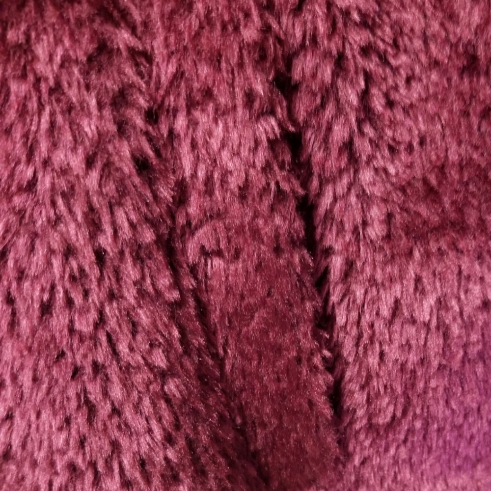🆕️⬇️🎉HOST PICK🎉 French Connection Burgundy Vegan Fur Coat - Picture 6 of 12